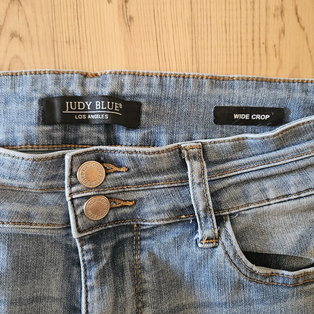 Judy Blue Women's Wide Crop Jeans - Picture 3 of 8